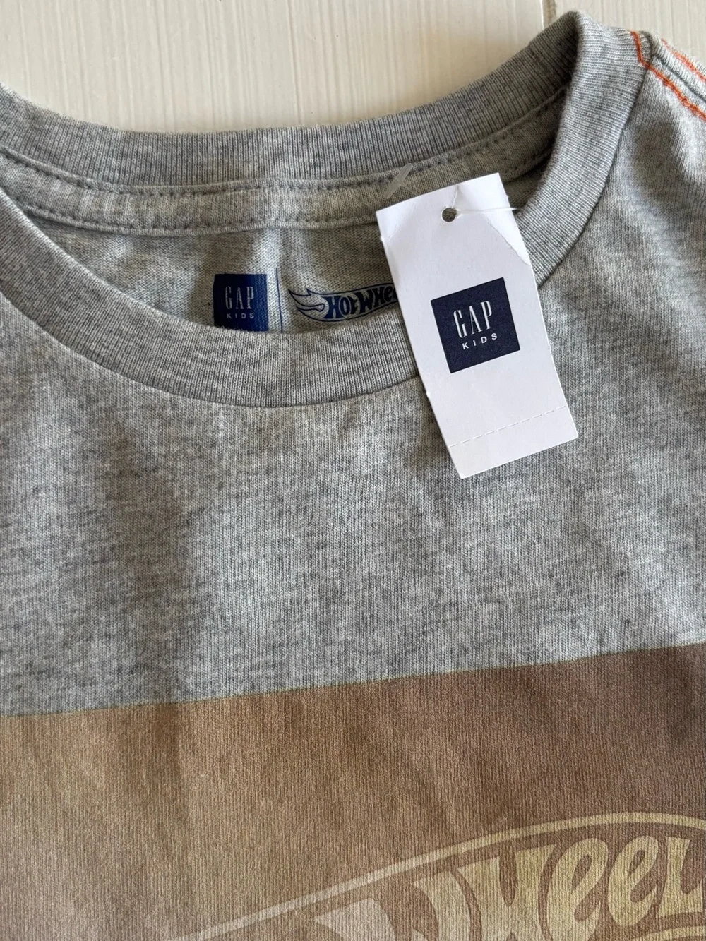 GAP Gray Hot Wheels Desert Graphic Tee NWT Boys L (10)